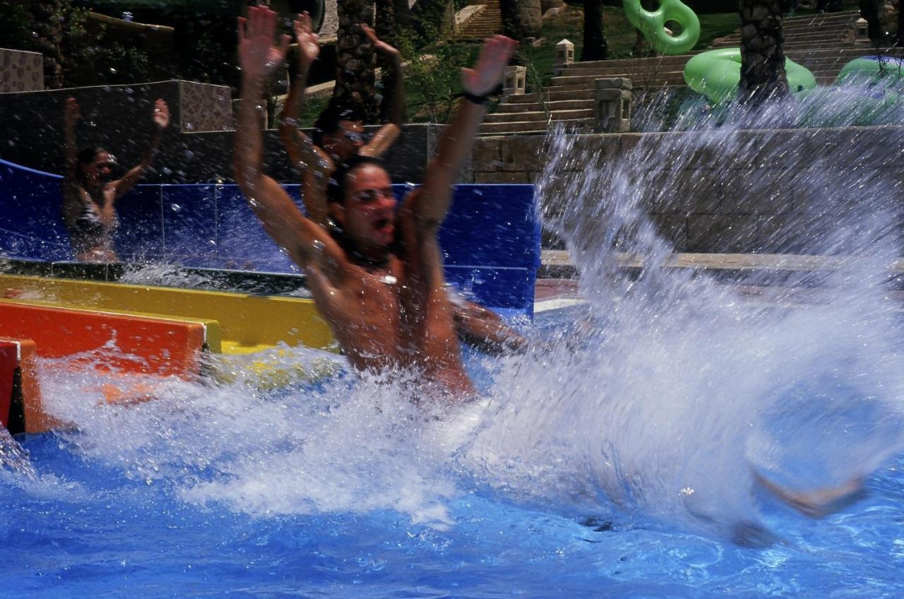 Sharm Dreams Vacation Club - Aqua Park Hotel Ngoại thất bức ảnh A water slide at Splash Island