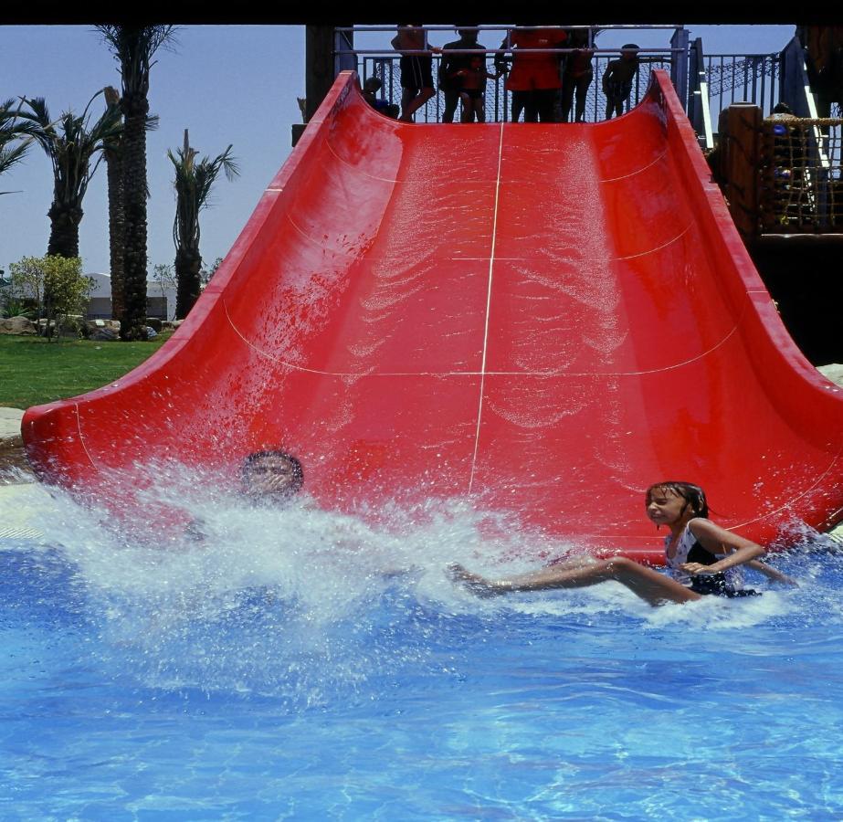 Sharm Dreams Vacation Club - Aqua Park Hotel Ngoại thất bức ảnh A water slide