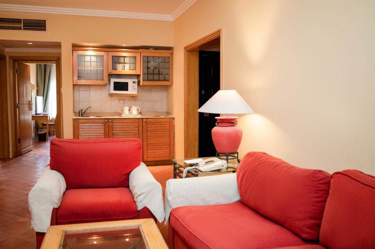 Sharm Dreams Vacation Club - Aqua Park Hotel Ngoại thất bức ảnh A living room with a kitchenette