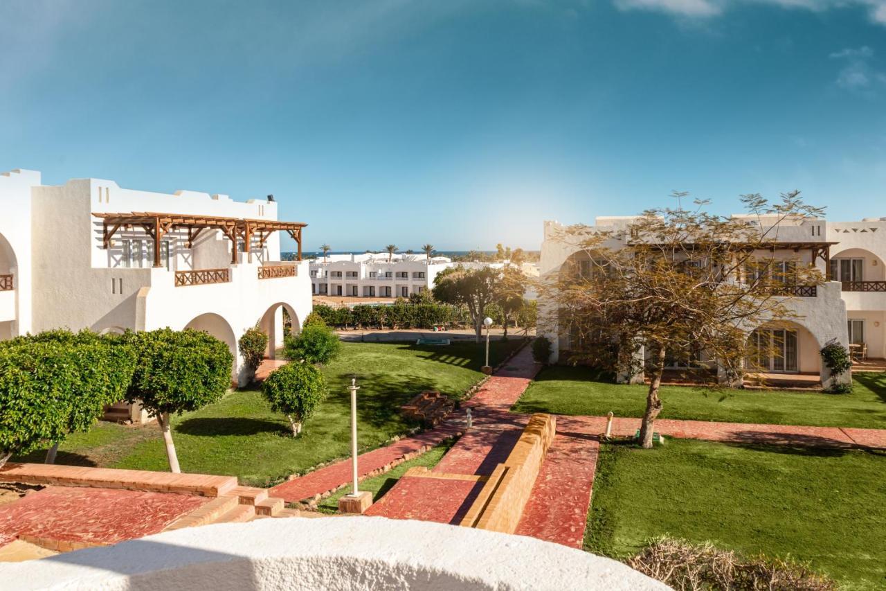 Sharm Dreams Vacation Club - Aqua Park Hotel Ngoại thất bức ảnh The campus of the American University of Ras Al Khaimah
